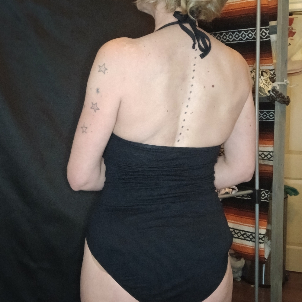 One piece - Picture 2 of 2